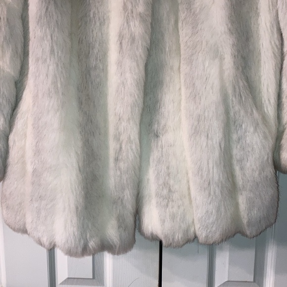 Faux fox fur white jacket sz.L-XL, 3 hook & eye closures, missing label.  $25 - Picture 5 of 12
